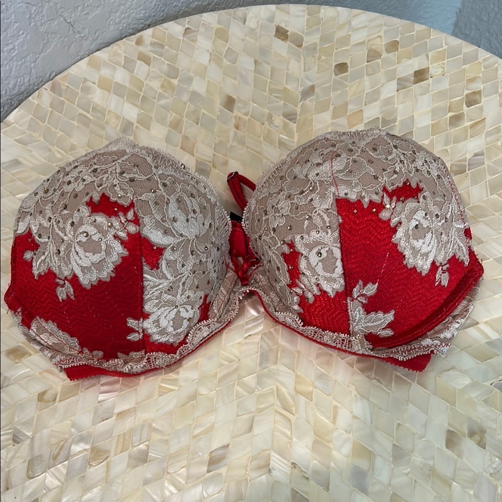 Victoria Secrets Elegant Red Lace Women's Bra size 34 C